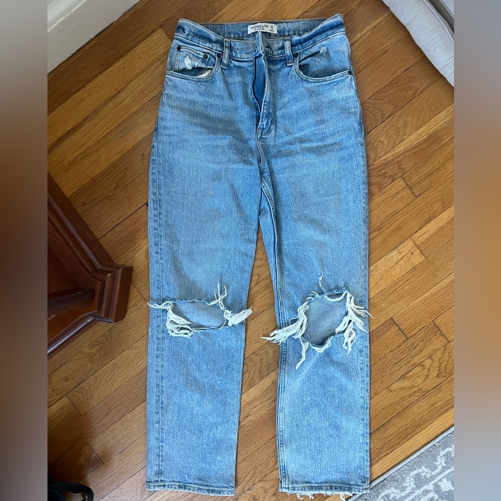 Abercrombie “The 90s Straight Ultra High Rise”